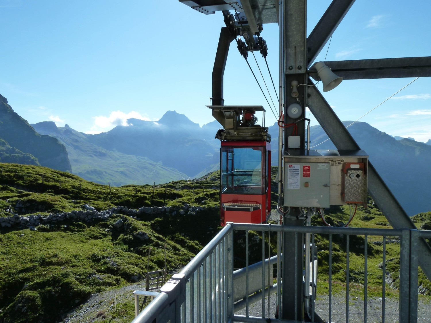 Von der Glattalp mit der Seilbahn bequem zurück zum Sali