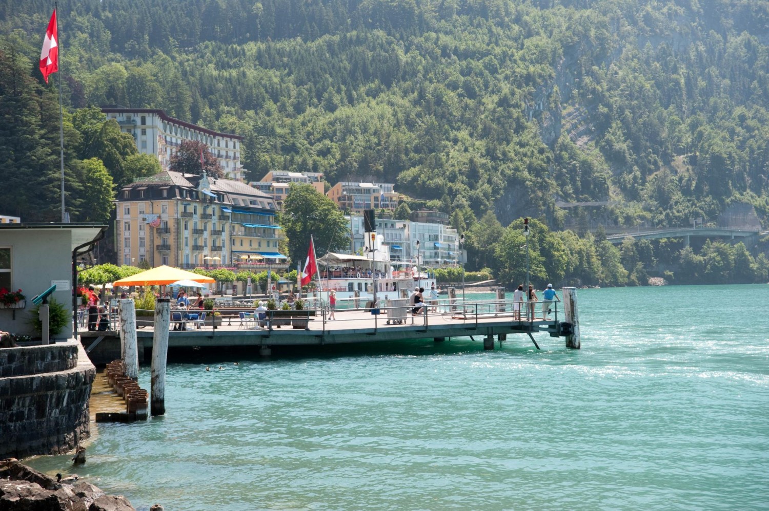 Ankommendes Dampfschiff bei Brunnen