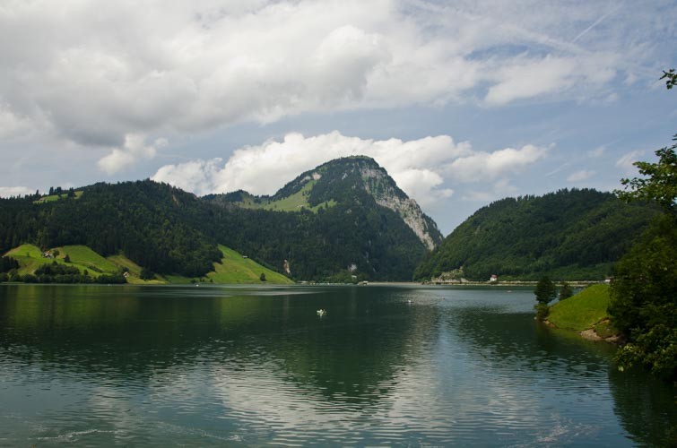 Wägitalersee Richtung Staumauer und Gross Aubrig