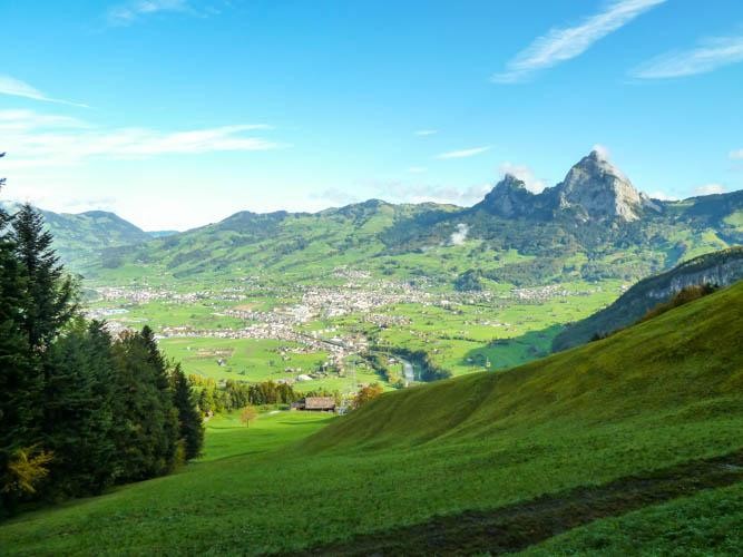 Blick auf den Talkessel von Schwyz und den Mythen