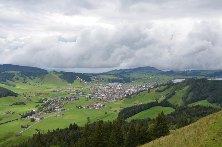 Blick auf Einsiedeln und den Sihlsee