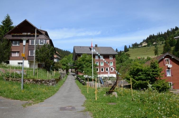 Rigi-Klösterli mit seinen Lagerhäusern