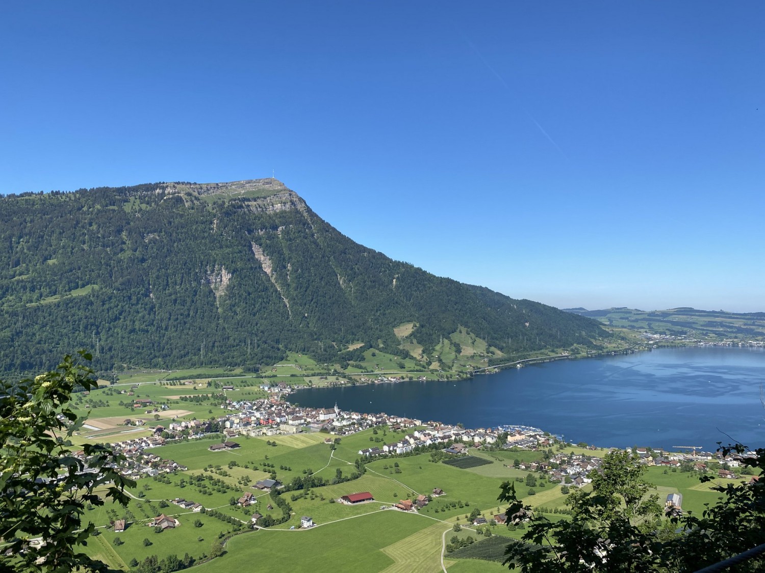 Blick auf Arth, die Rigi und den Zugersee