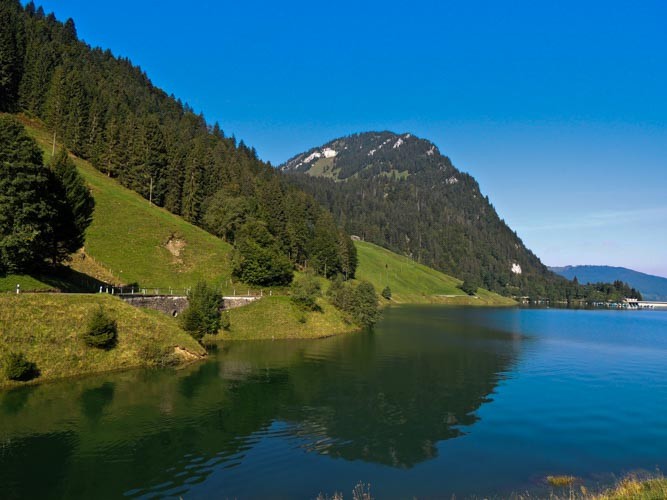 Wägitalersee mit Gross Aubrig